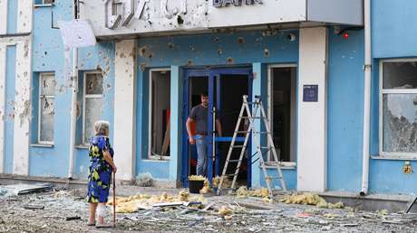 Voluntarios unen fuerzas para apoyar a civiles afectados por los ataques constantes de Kiev