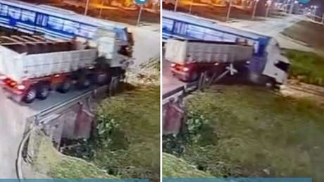 VIDEO: Camión impacta contra un tren en marcha