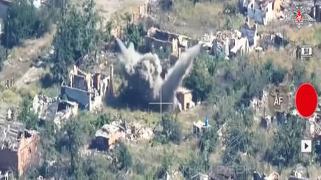 VIDEO: Fuerzas rusas doblegan la resistencia enemiga en una localidad de Donbass