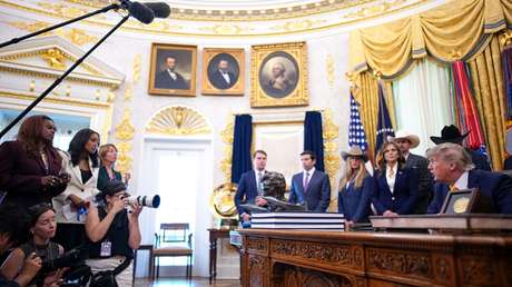 Trump veta a CNN y otros medios de "noticias falsas" de la Casa Blanca