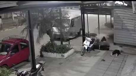 VIDEO: Ladrones sufren un aparatoso accidente al intentar huir de la Policía