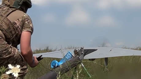 VIDEO: Drones y artillería rusos acaban con posiciones camufladas del Ejército ucraniano
