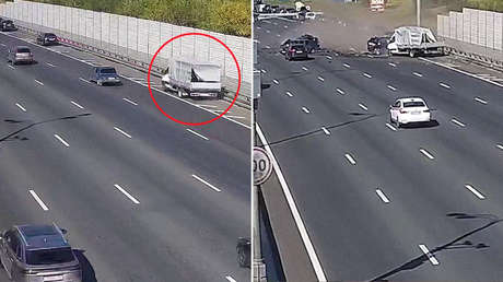 VIDEO: Camión embiste a toda velocidad una fila de autos y desata caos en una autopista