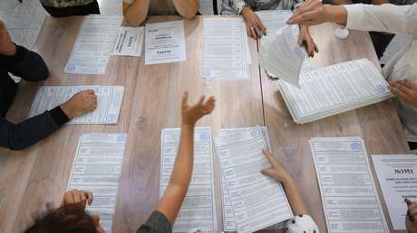 Dan a conocer los primeros resultados de las elecciones parlamentarias en Rusia