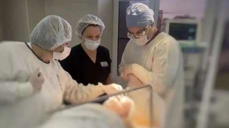 Joven acude al médico porque algo se movía dentro de un ojo y encuentran algo vivo allí