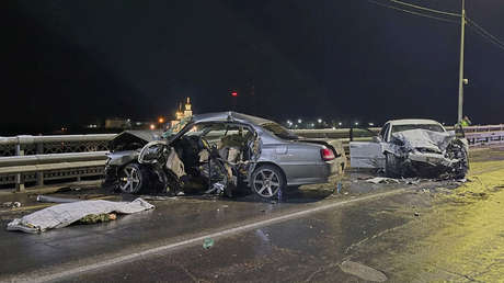 IMPACTANTE accidente en Siberia: un coche gira sin control y provoca una tragedia (VIDEO)