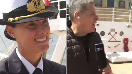 ¿Falla en la 'Matrix'? Una teniente se 'esfuma' mientras la entrevistan en una fragata (VIDEO)