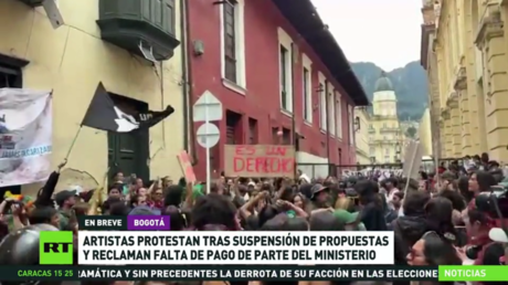 Artistas protestan en Colombia tras suspensión de propuestas y reclaman falta de pago de parte del Ministerio