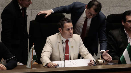 Lara se declara mandatario interino de Bolivia y el vocero presidencial lo contradice