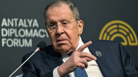 "Fabricar una falsedad e inflarla hasta que se vuelva una catástrofe universal": Lavrov revela la receta de los medios occidentales