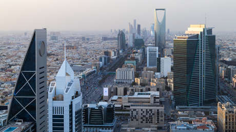Reportan potentes explosiones en la capital de Arabia Saudita