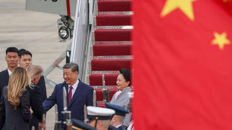 Trump da cálida bienvenida en persona a Xi Jinping a su llegada a EE.UU. (VIDEO)
