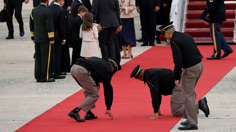 VIDEO: Extienden la alfombra roja para recibir a Xi Jinping al aterrizar su avión en EE.UU.