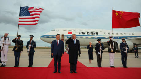 VIDEO: Un bombardero pesado B-1 sobrevuela a Trump y a Xi y esta es su reacción