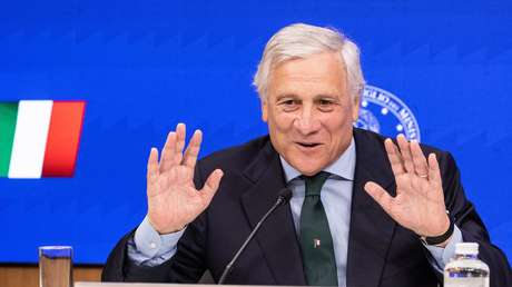 Canciller italiano desata polémica al preferir a mujeres de "faldas largas" sobre las que ponen "los cuernos"