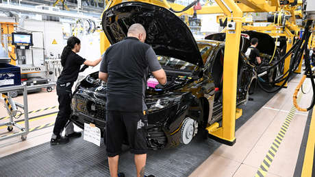 Emblemático fabricante alemán de autos amenaza con cerrar plantas si sus empleados no trabajan más horas