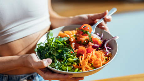 ¿Existen de verdad los superalimentos anticancerígenos?: responde una oncóloga