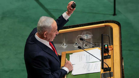 "Hezbolá ciertamente los recuerda": ¿para qué Netanyahu muestra un bíper en la ONU? (VIDEO)