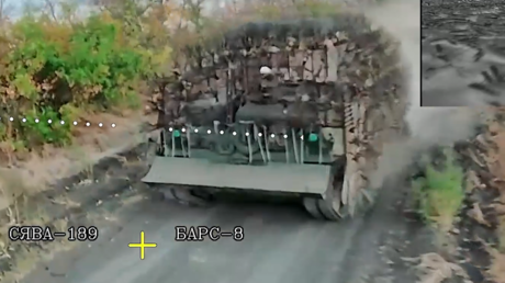 VIDEO: Drones rusos dejan "fuera de combate" a blindados enemigos y sus tripulantes