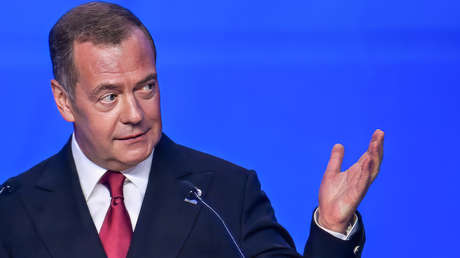 Polonia afirma que lleva siglos en guerra con Rusia y Medvédev responde