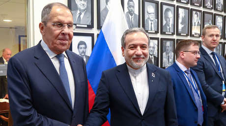 Irán y Rusia abordan el futuro de Ormuz