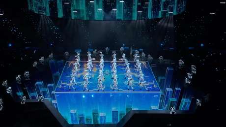 ¿Qué pasa en China? 139 bailarines dan un espectáculo, pero no todos son humanos (VIDEO)