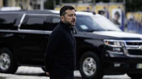 "Dinero, poder y alfombras rojas": Exportavoz explica por qué Zelenski no celebra elecciones