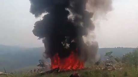 VIDEOS: Avión con mandos militares se estrella en África y deja muertos