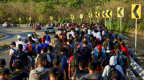 Caravana de cientos de migrantes cruza de Guatemala a México y avanza hacia EE.UU. (VIDEOS)