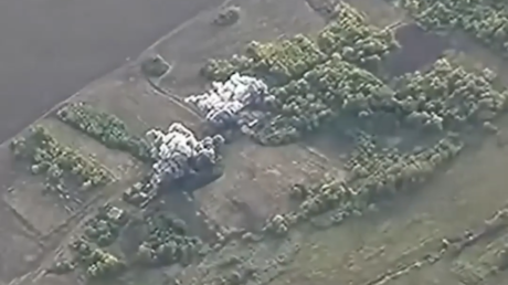 VIDEO: La aviación rusa barre posiciones del enemigo con bombas pesadas