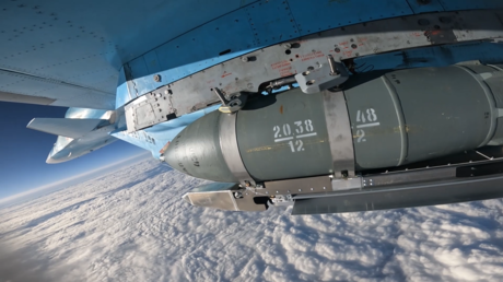 VIDEO: Caza ruso destruye posiciones ucranianas con bombas