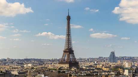Escándalo con empleadas lleva a la renuncia del jefe del lugar más famoso de Francia