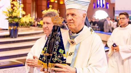 ¿Una virgen al banquillo? La insólita pelea preelectoral en Brasil