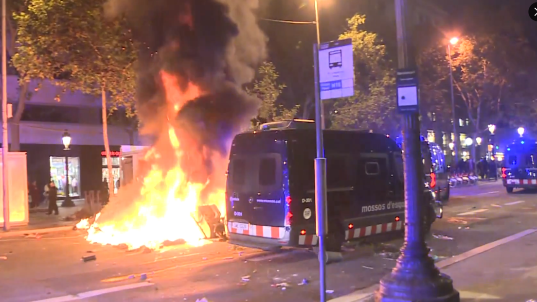 Disturbios en Barcelona: saqueos, barricadas incendiarias y enfrentamientos con la Policía (VIDEOS)