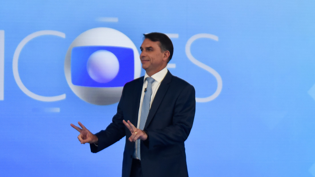 Flávio Bolsonaro podría obtener la residencia permanente en EE.UU. mediante un proceso acelerado