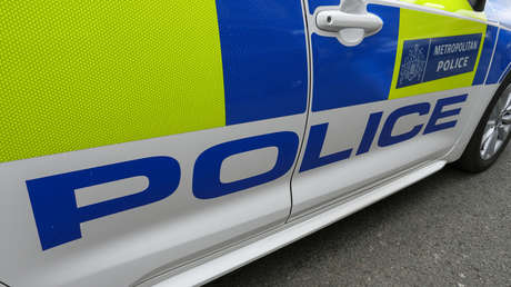 Una adolescente es hallada gravemente herida en una carretera británica y nadie sabe por qué
