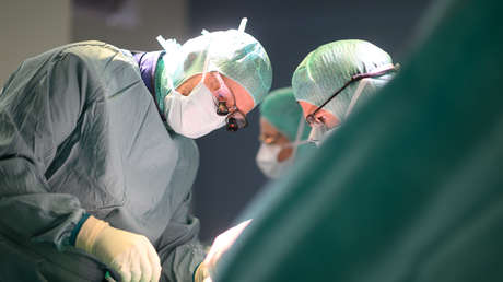 Sufre dolor durante años y descubre que los médicos olvidaron algo dentro de ella durante una cirugía