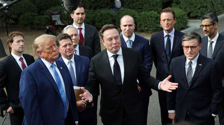 Musk insta a cambiar el nombre de la IA por "superinteligencia"