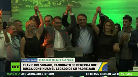 Flávio Bolsonaro, el candidato de derecha que busca continuar el legado de su padre Jair
