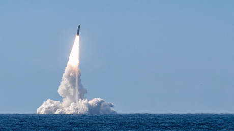Francia prueba un misil balístico estratégico sin carga nuclear