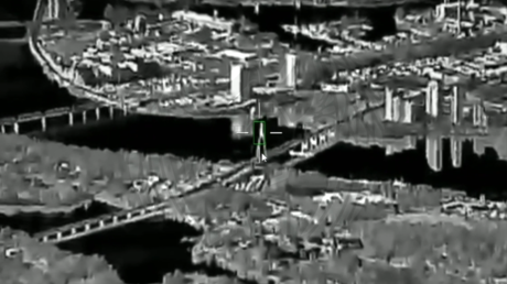 VIDEO: Drones rusos hacen bascular un puente atirantado en Kiev