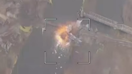 VIDEO: Ataque con misil ruso destroza un puente ucraniano