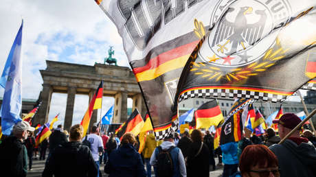 "¡Ningún disparo más contra los rusos!": Marcha por la paz y anti-Gobierno de Merz atraviesa Berlín (VIDEO)