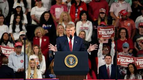 Trump a sus simpatizantes: "Podría decir las cosas más estúpidas y ustedes aplaudirían" (VIDEO)