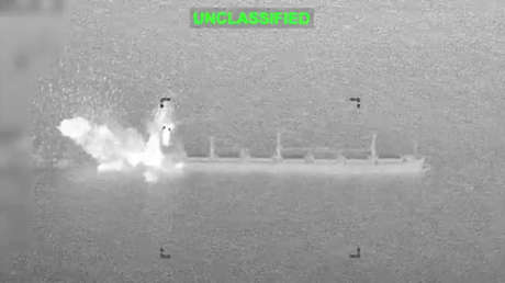 VIDEO: EE.UU. ataca un buque de carga en el golfo de Omán