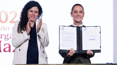 Discursos de odio, ciberacoso y violencia: Sheinbaum firma decreto para proteger a menores en Internet