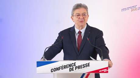 Macron llevó a Francia "al borde del abismo", denuncia candidato presidencial