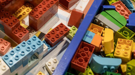 Científicos convierten plásticos y piezas de LEGO en esponjas capaces de extraer agua del aire