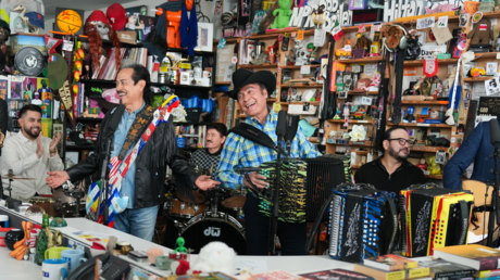 Los Tigres del Norte levantan la voz en el 'Tiny Desk': "Somos más americanos que todititos los gringos"