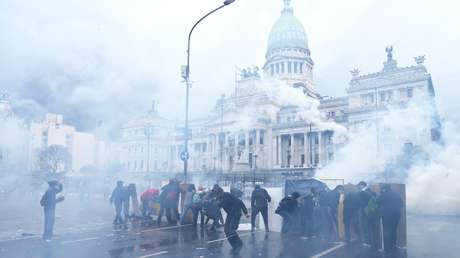 La marcha universitaria pacífica que terminó con brutalidad policial en Argentina: qué saber